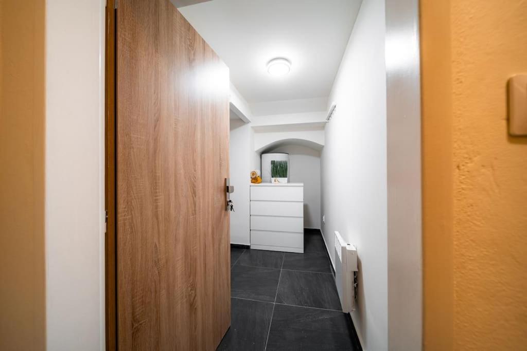 Secret Economy Studio Oasis Prague Luaran gambar